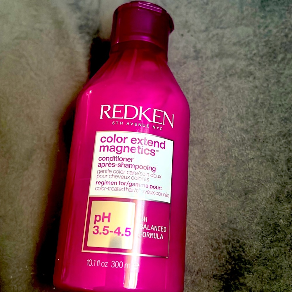 Redken color extend magnetics conditioner